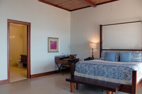 Las Verandas Hotel & Villas