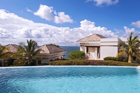 Las Verandas Hotel & Villas