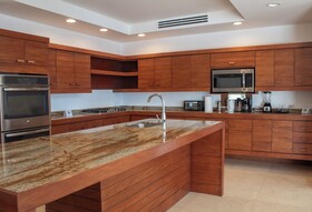 Las Verandas Hotel & Villas