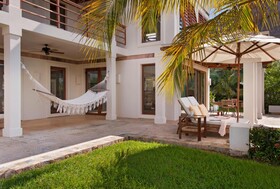 Las Verandas Hotel & Villas