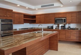 Las Verandas Hotel & Villas