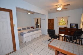 Mariposa Lodge
