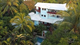 Mariposa Lodge