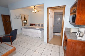 Mariposa Lodge