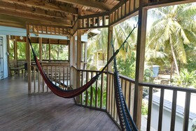 Mariposa Lodge