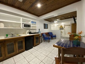 Mariposa Lodge