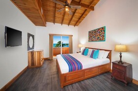 Mr. Tucan Hotel