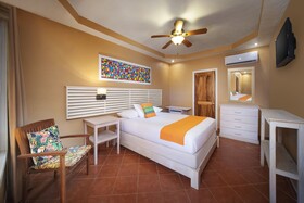 Mr. Tucan Hotel