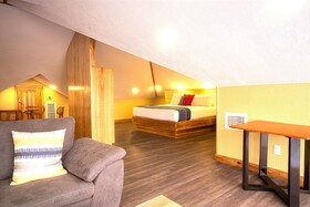 Mr. Tucan Hotel