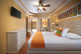 Mr. Tucan Hotel