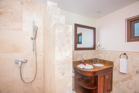 Pristine Bay Beach Villa