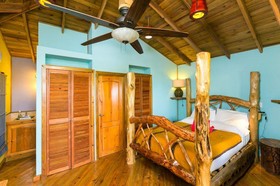 Tranquilseas Eco-Lodge And Diving Center