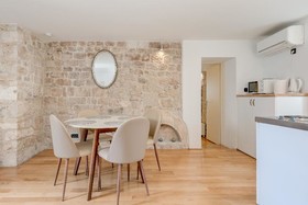 Temple Luxury Apartments & Rooms