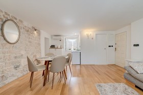 Temple Luxury Apartments & Rooms