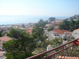 Apartments and rooms Roza