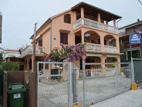 Apartments Mira