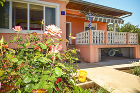 Holiday House Anica