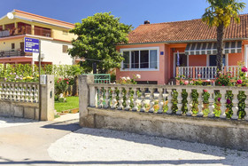 Holiday House Anica