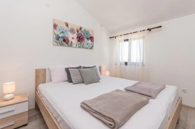 Apartment Quartz
