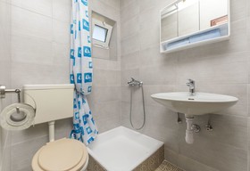 Apartment and Rooms Lile