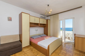Apartment and Rooms Lile