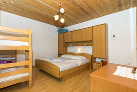 Apartment and Rooms Lile