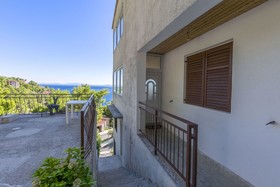 Apartment and Rooms Lile