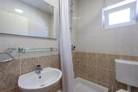 Apartments & Rooms Cina