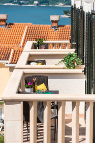 Apartments & Rooms Cina