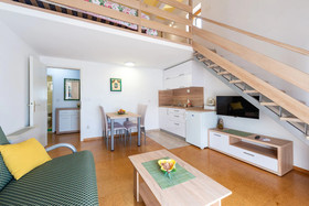 Apartments & Rooms Cina