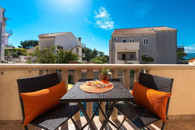 Apartments & Rooms Cina
