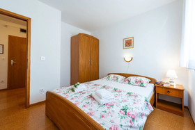 Apartments & Rooms Cina
