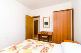 Apartments & Rooms Cina
