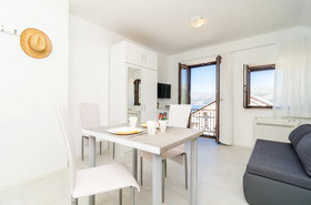 Apartments & Rooms Cina
