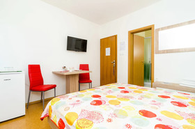 Apartments & Rooms Cina