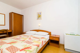 Apartments & Rooms Cina