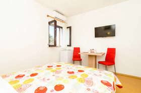 Apartments & Rooms Cina