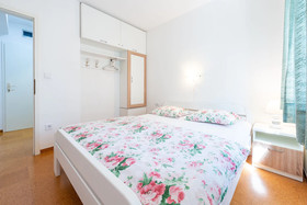 Apartments & Rooms Cina