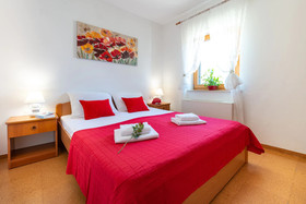 Apartments & Rooms Cina