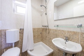Apartments & Rooms Cina