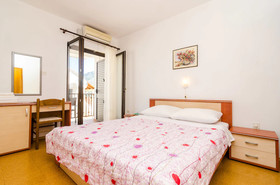 Apartments & Rooms Cina