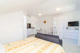 Apartments & Rooms Cina