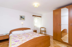 Apartments & Rooms Cina