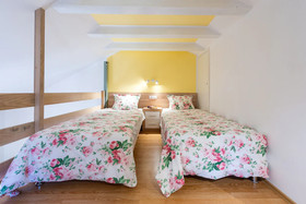Apartments & Rooms Cina