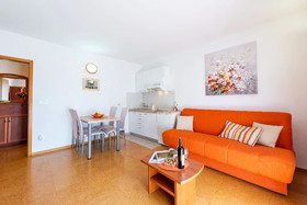 Apartments & Rooms Cina