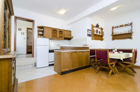 Apartments & Rooms Cina