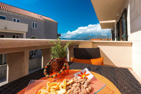 Apartments & Rooms Cina