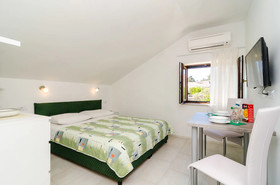 Apartments & Rooms Cina