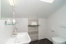 Apartments & Rooms Cina