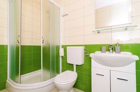 Apartments & Rooms Cina